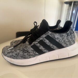 Adidas Mens Running Sneakers Black White Knit Athletic Shoes Size 9.5